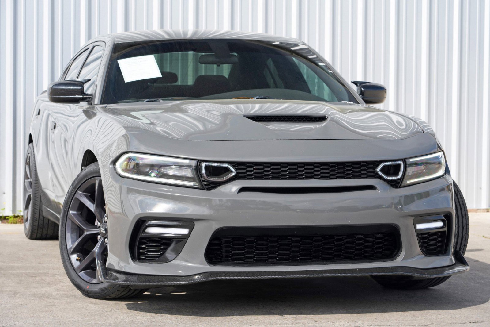 Used 2019 Dodge Charger SXT image 2