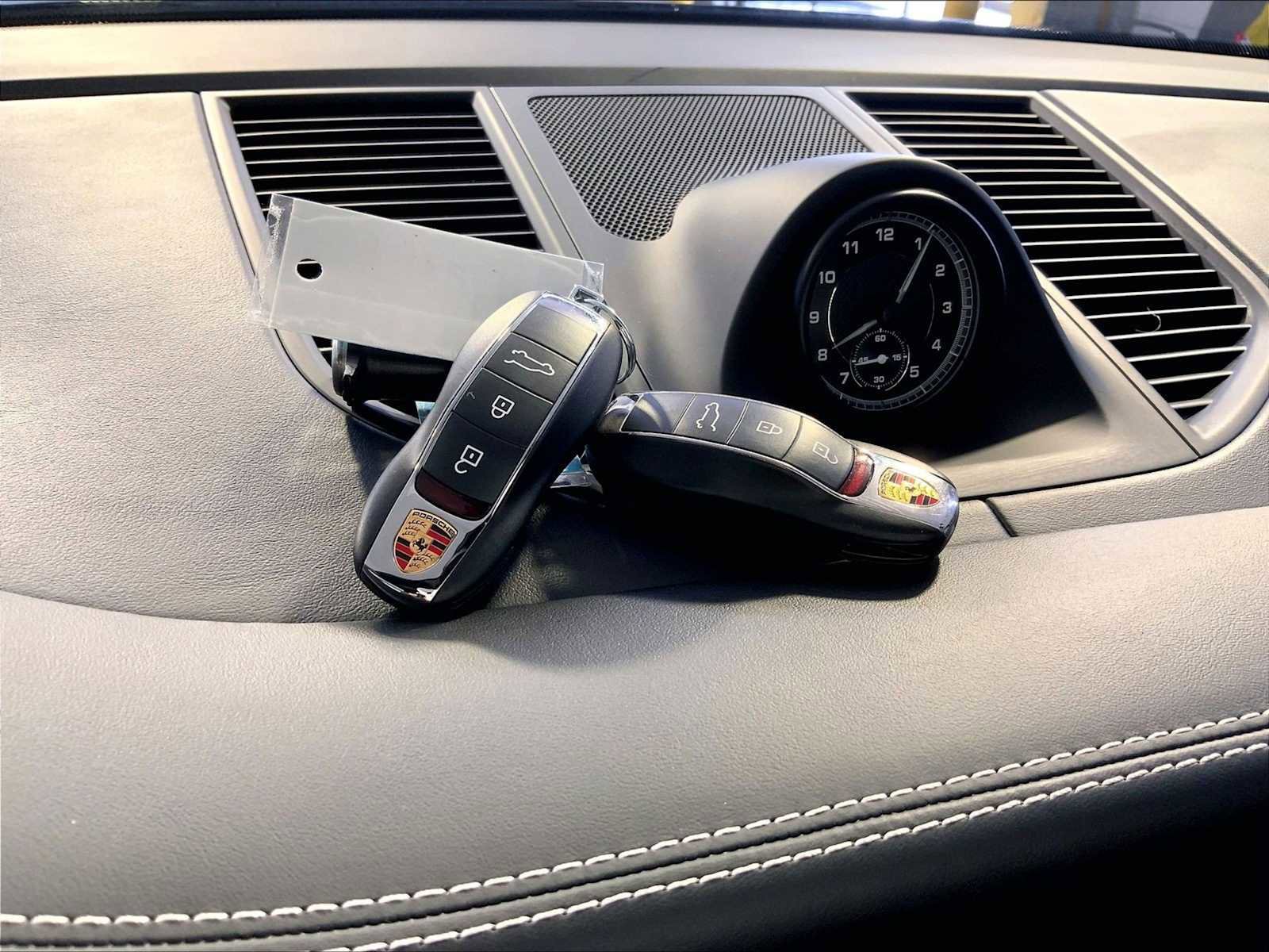 Certified 2024 Porsche Macan image 21