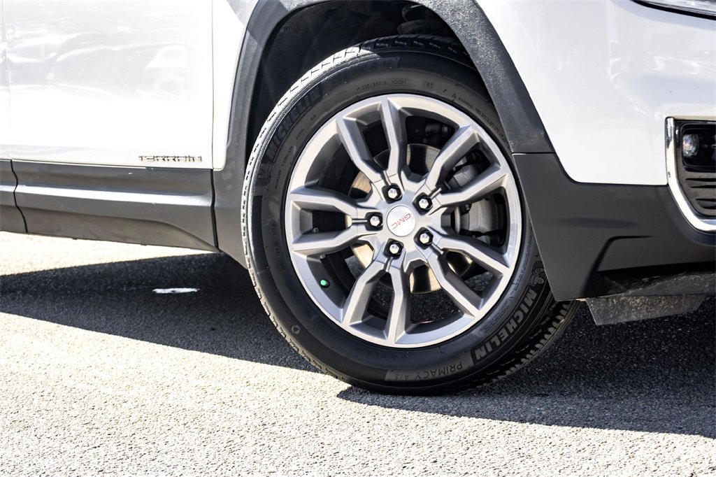 Used 2024 GMC Terrain SLT image 2