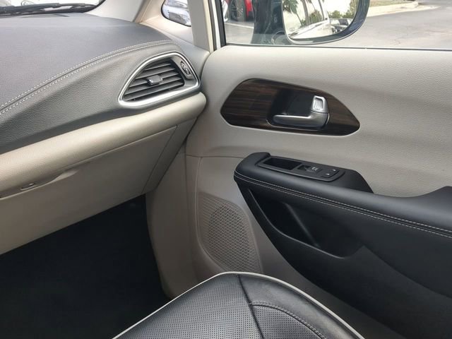 Used 2024 Chrysler Pacifica Limited image 21
