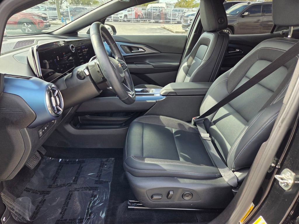 Certified 2025 Chevrolet Equinox EV LT w/ Convenience Package image 5