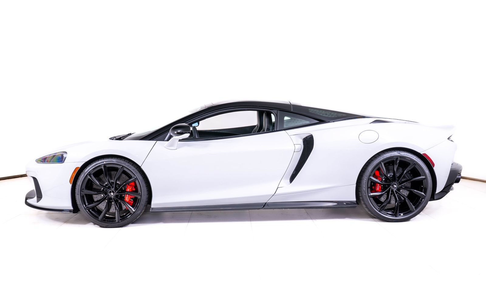 New 2026 McLaren GTS RWD image 2