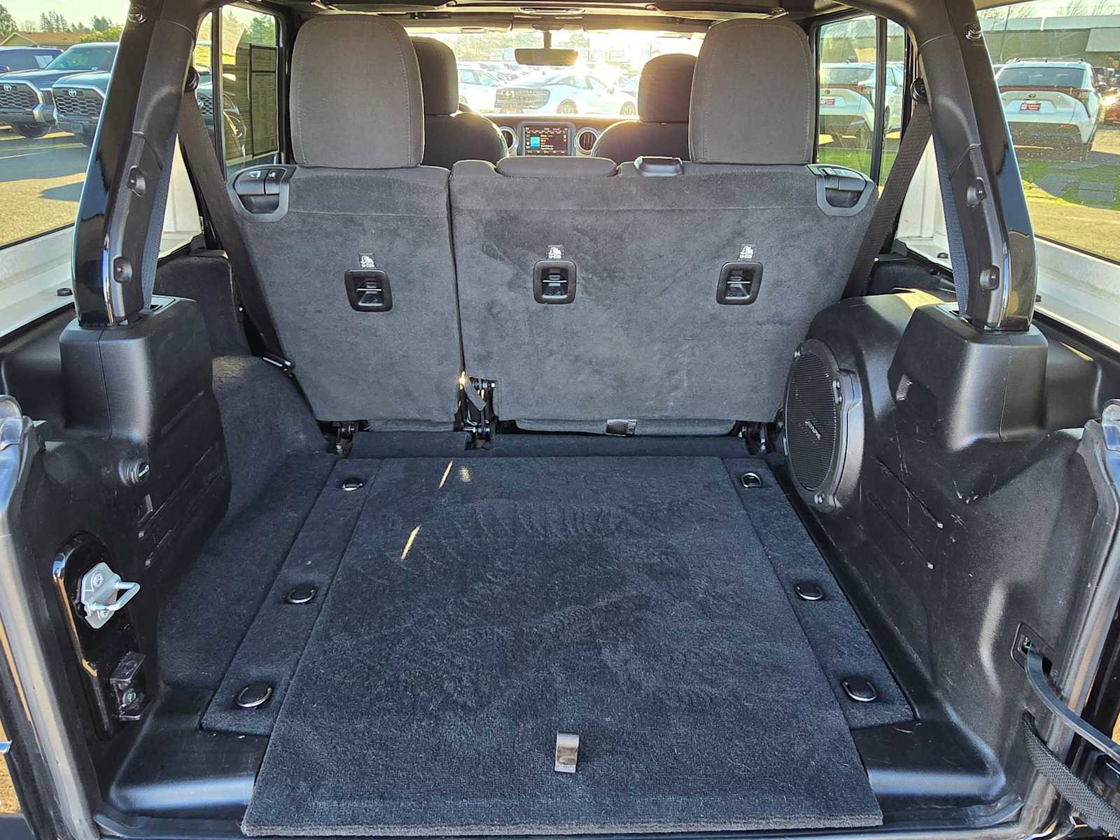 Used 2020 Jeep Wrangler Unlimited Sahara image 15