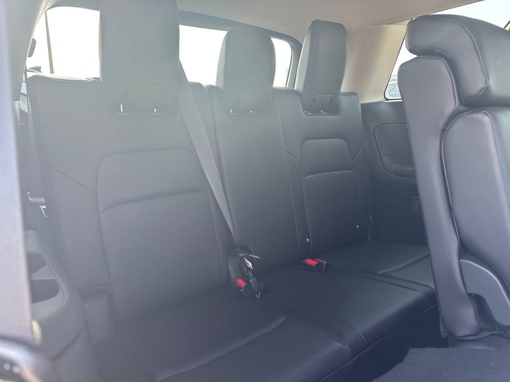 Used 2025 Nissan Pathfinder SL AWD/4WD image 15