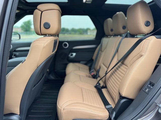 Used 2025 Land Rover Discovery Dynamic SE AWD/4WD image 11