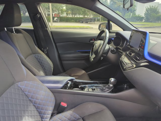 Used 2020 Toyota C-HR XLE FWD image 24