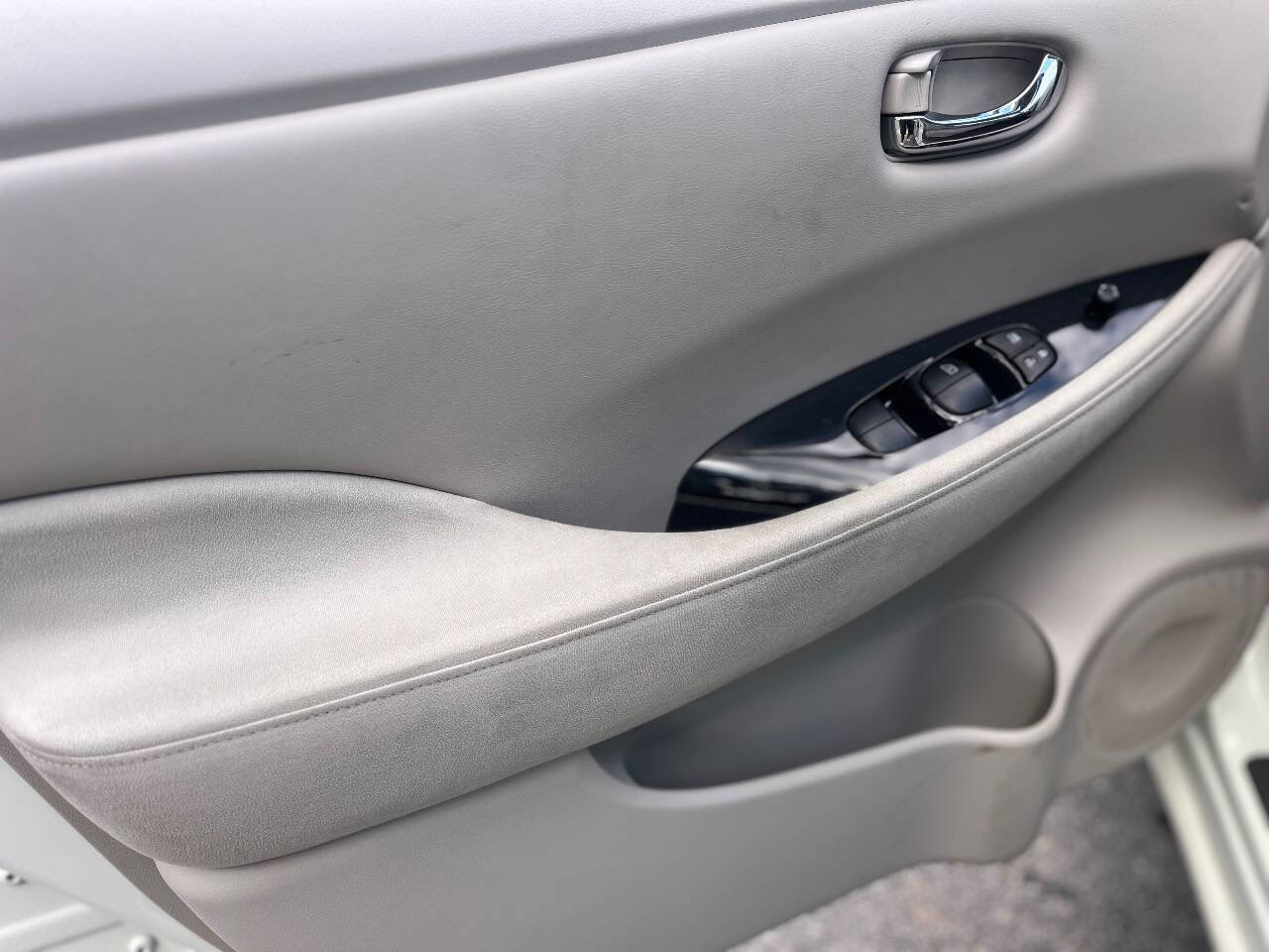 Used 2012 Nissan Leaf SV image 7