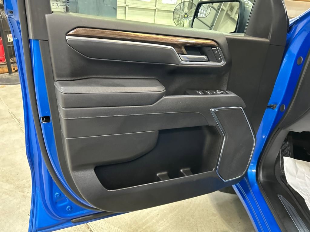 Used 2025 Chevrolet Silverado 1500 LT image 9