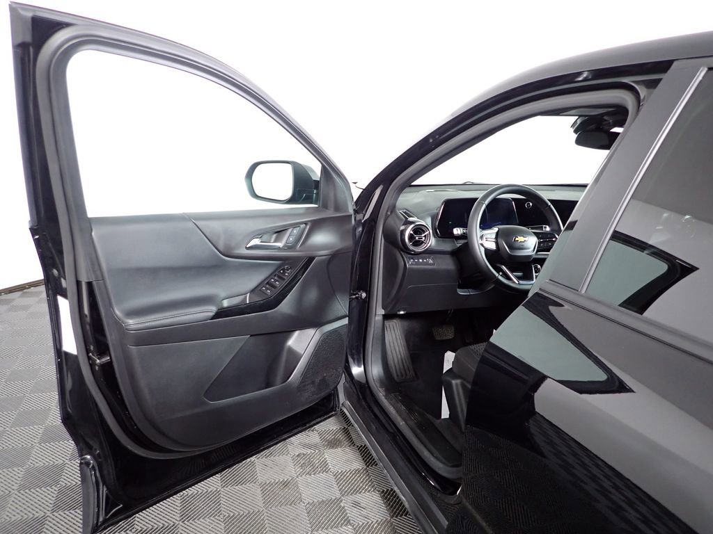 Used 2025 Chevrolet Equinox LT image 19