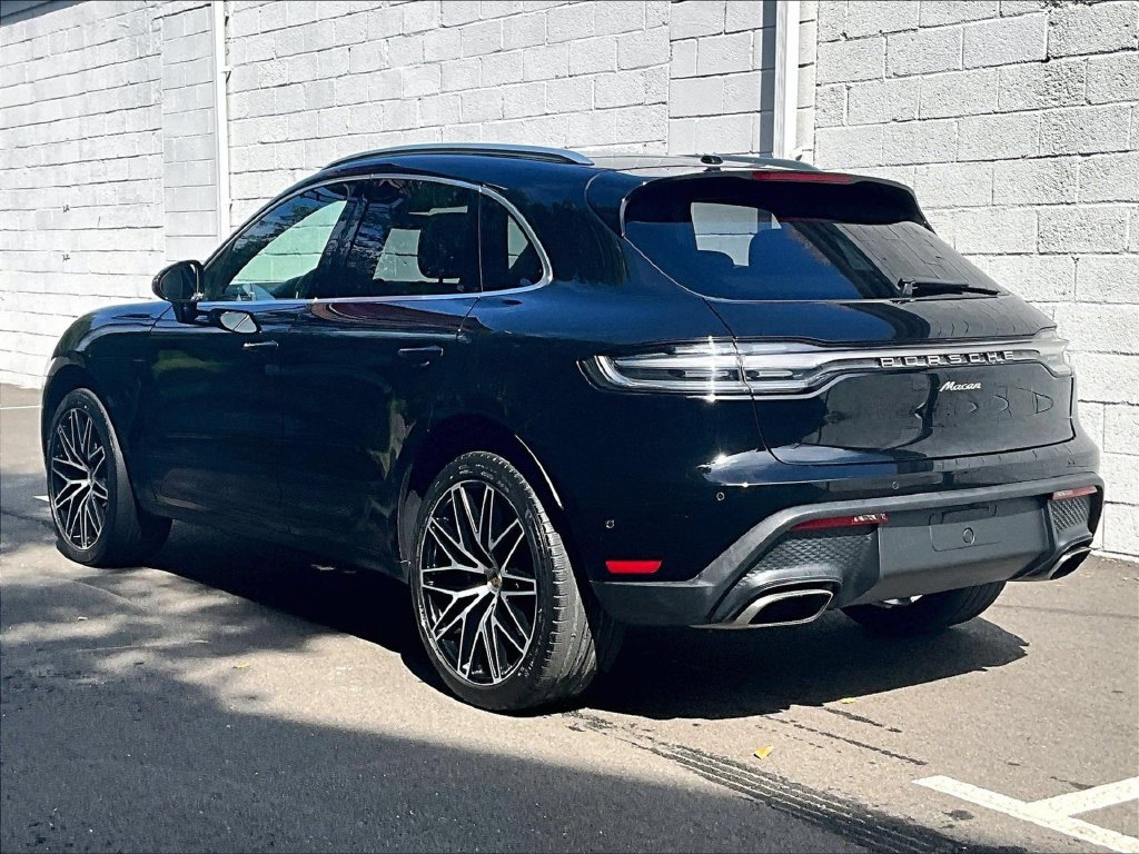 Certified 2023 Porsche Macan AWD/4WD image 3