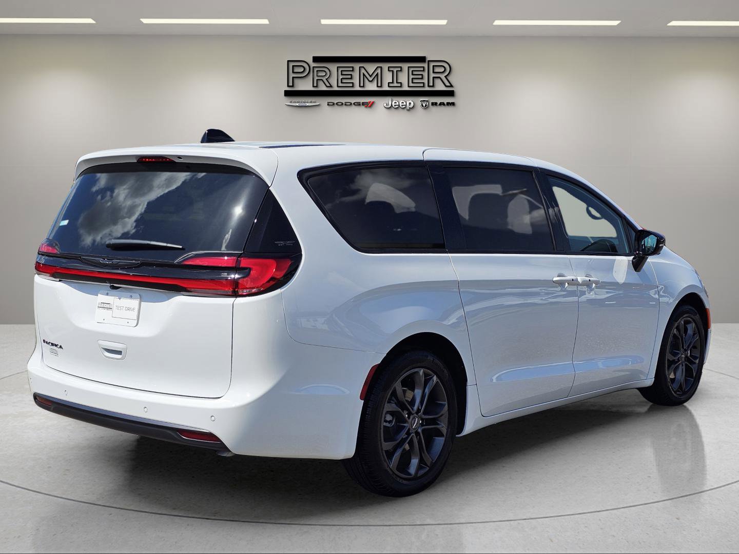 New 2026 Chrysler Pacifica Select image 8