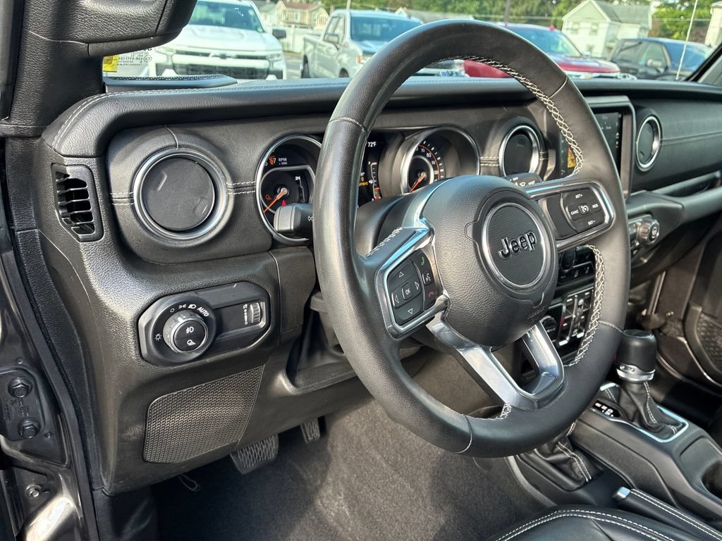 Used 2023 Jeep Gladiator Overland w/ Cold Weather Group AWD/4WD image 11