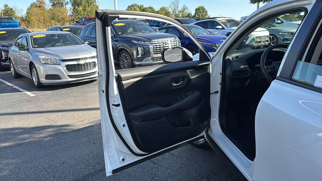 Certified 2025 Honda HR-V LX image 11