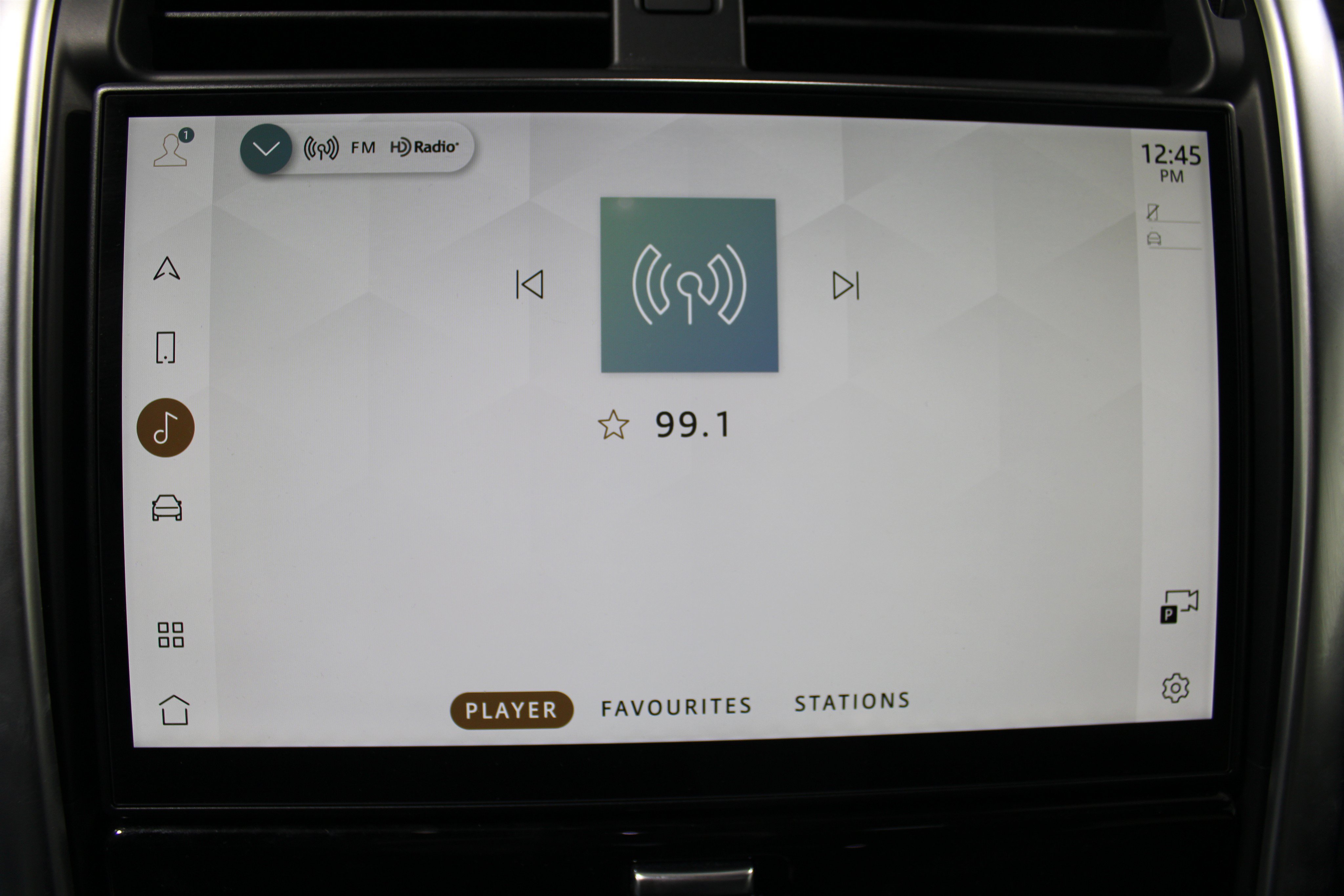 Used 2024 Land Rover Discovery Dynamic SE AWD/4WD image 14