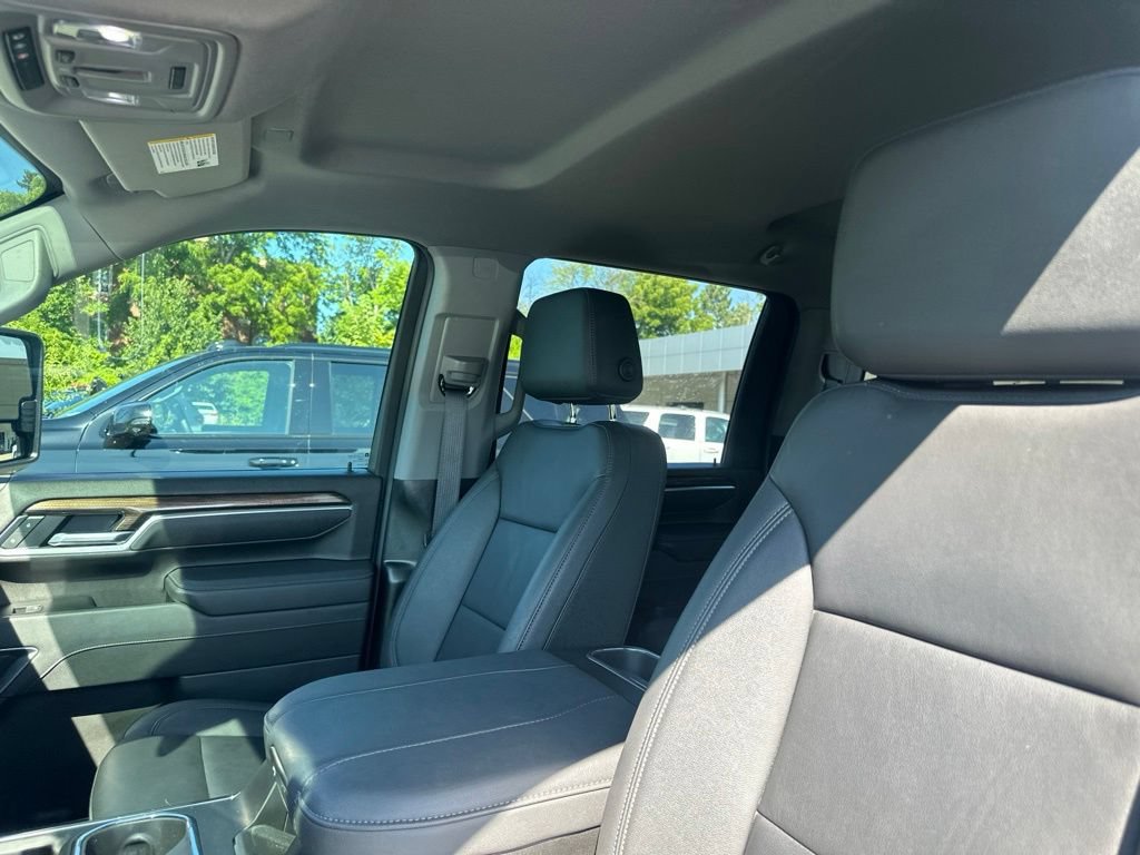 Used 2025 Chevrolet Silverado 2500 LT AWD/4WD image 30
