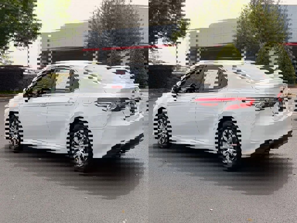 Used 2020 Toyota Camry LE FWD image 10