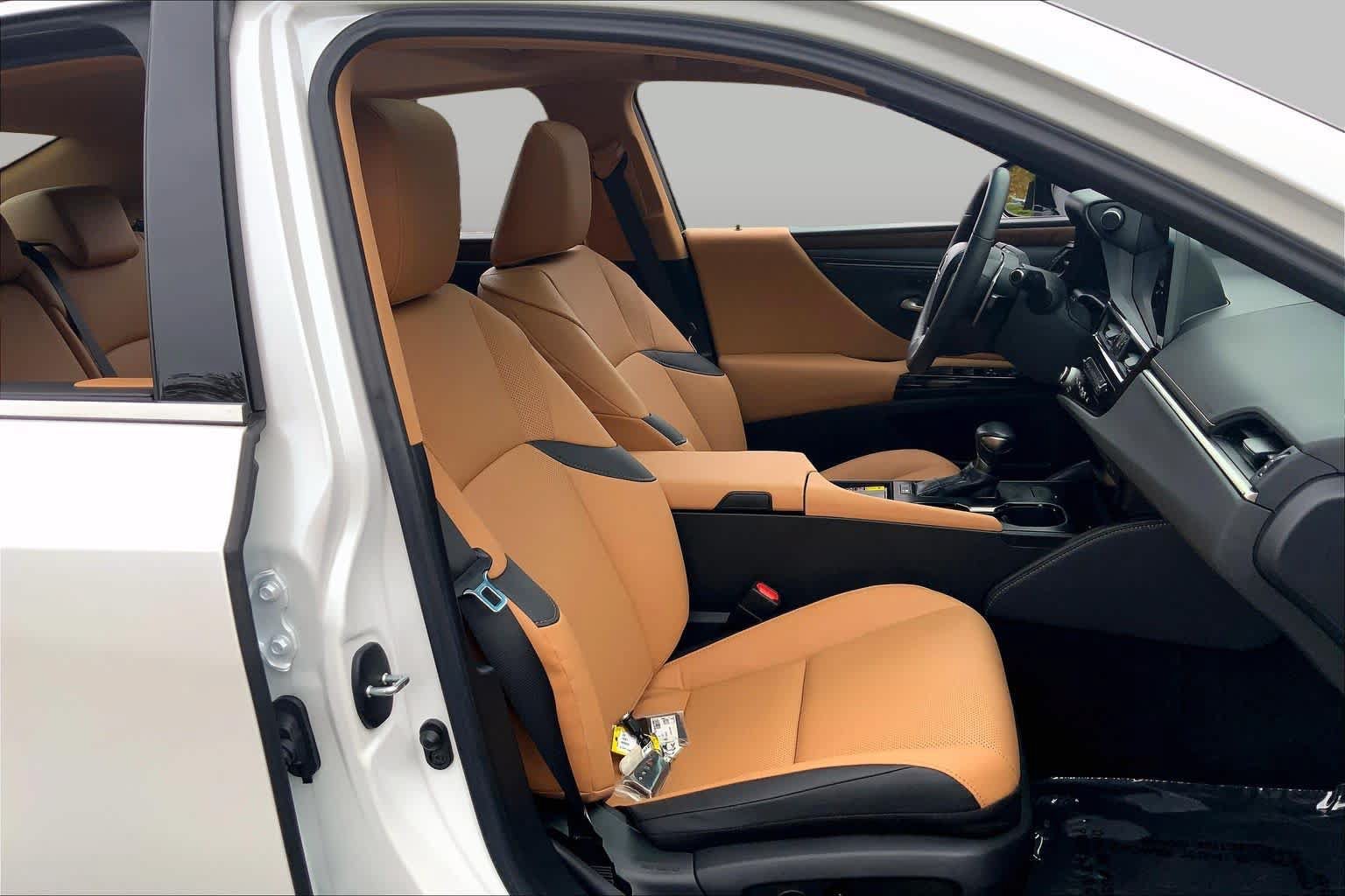Used 2023 Lexus ES 300h w/ Premium Package FWD image 9