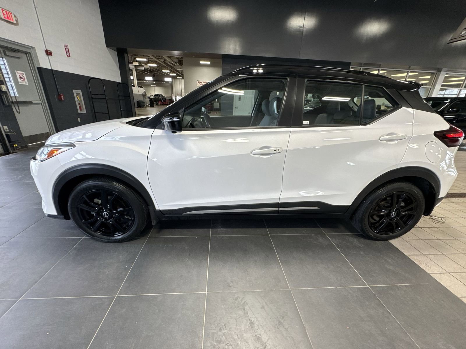 Used 2023 Nissan Kicks SR w/ SR Premium Package image 34