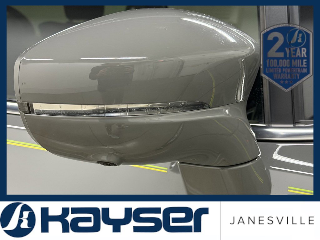 Used 2022 Chrysler Pacifica Touring-L w/ Uconnect Theater Family Group image 25