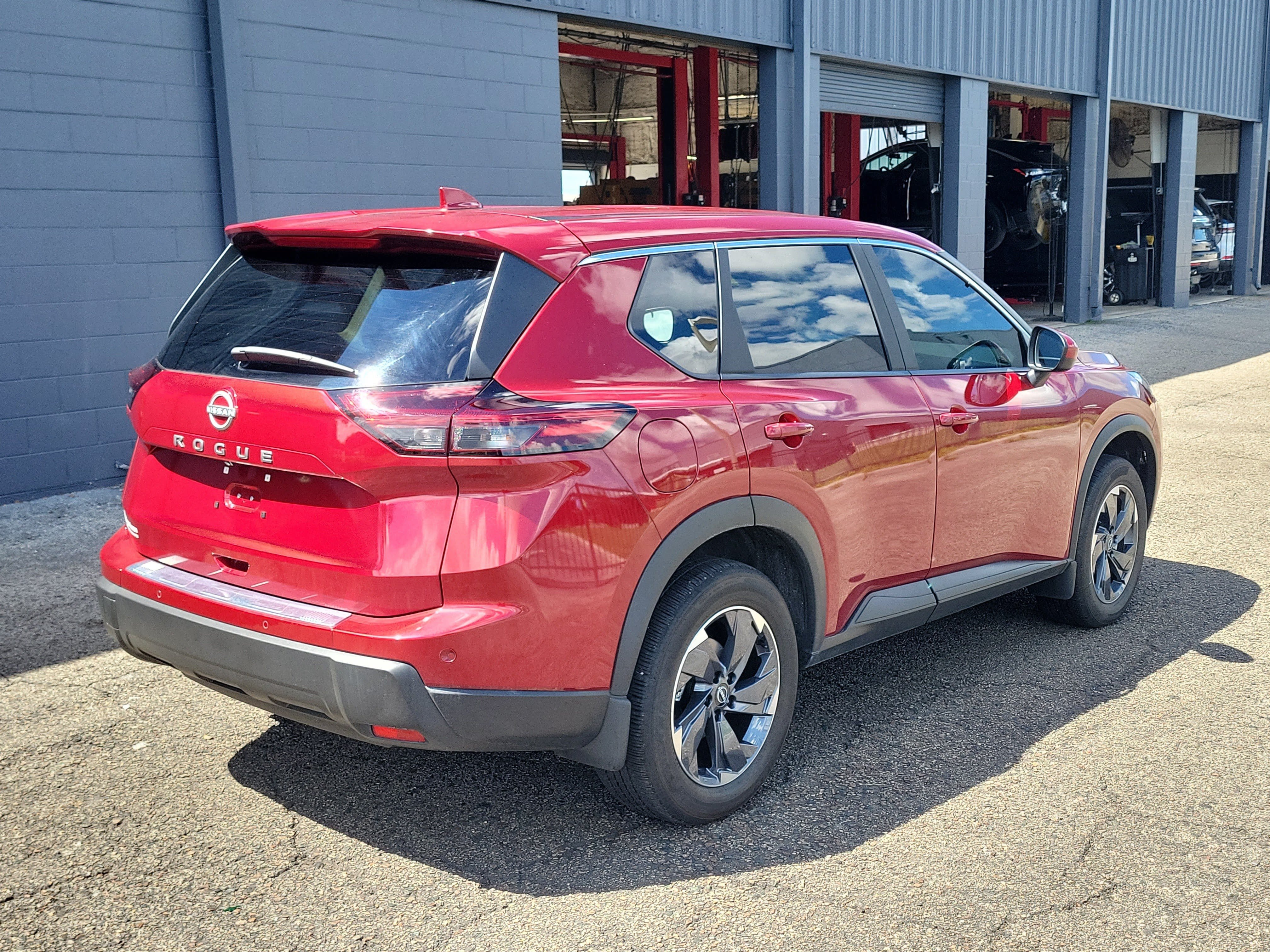 Certified 2026 Nissan Rogue SV FWD image 4