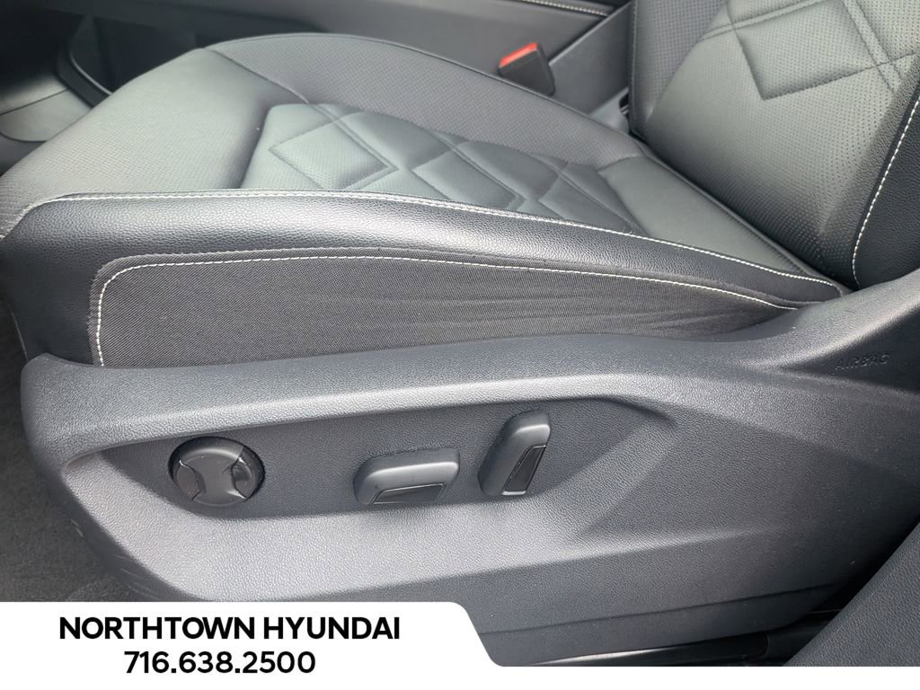 Used 2025 Volkswagen Atlas SE image 28