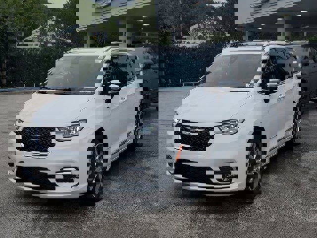 New 2026 Chrysler Pacifica Pinnacle image 2