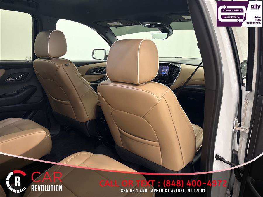 Used 2023 Chevrolet Traverse Premier FWD image 47