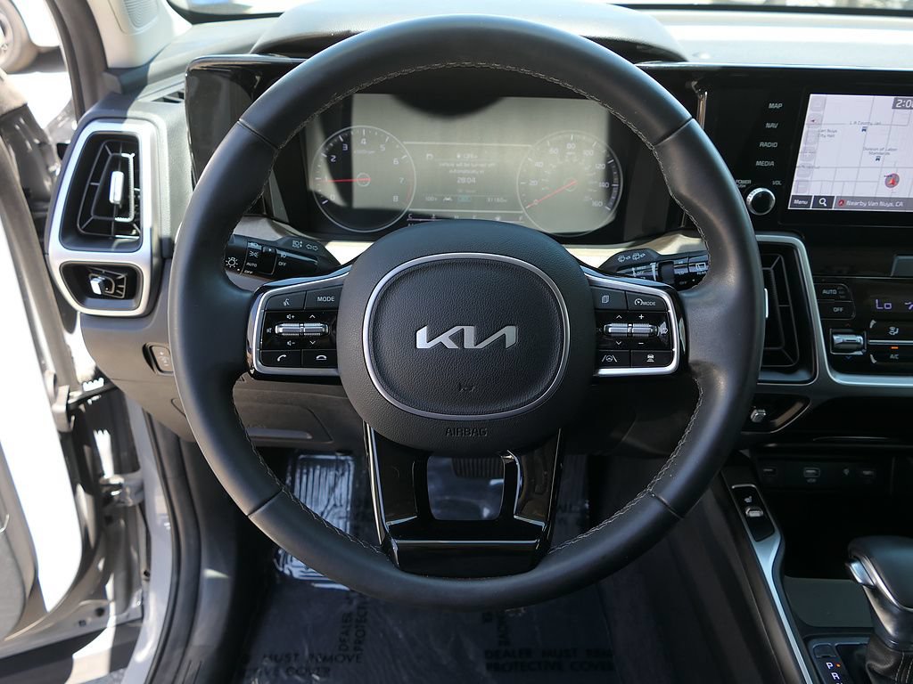 Used 2023 Kia Sorento EX w/ Panoramic Sunroof Package FWD image 18