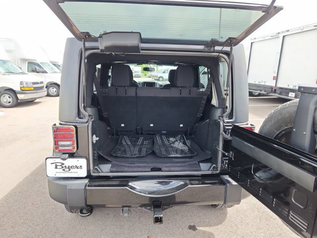 Used 2018 Jeep Wrangler Unlimited Sahara AWD/4WD image 18