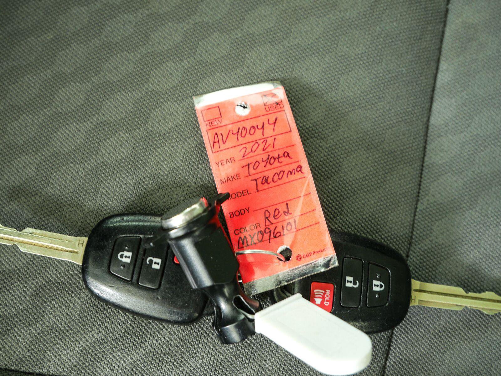 Used 2021 Toyota Tacoma SR5 RWD image 34