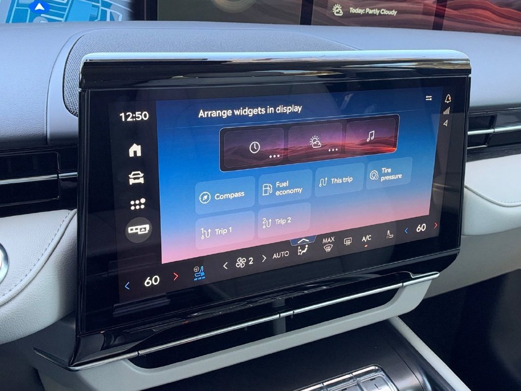 New 2026 Lincoln Nautilus Reserve w/ Jet Appearance Package AWD/4WD image 23
