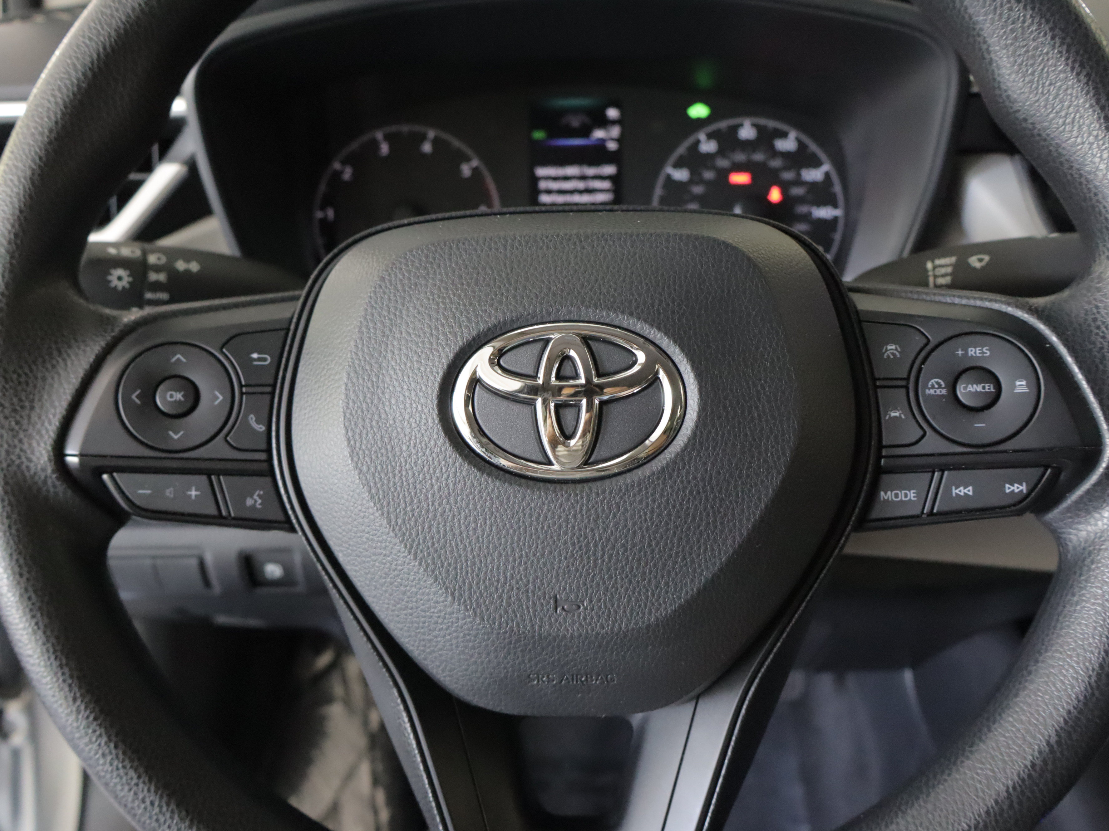 Used 2025 Toyota Corolla LE w/ LE Premium Package FWD image 12
