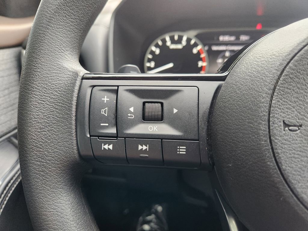 Used 2023 Nissan Rogue SV FWD image 28