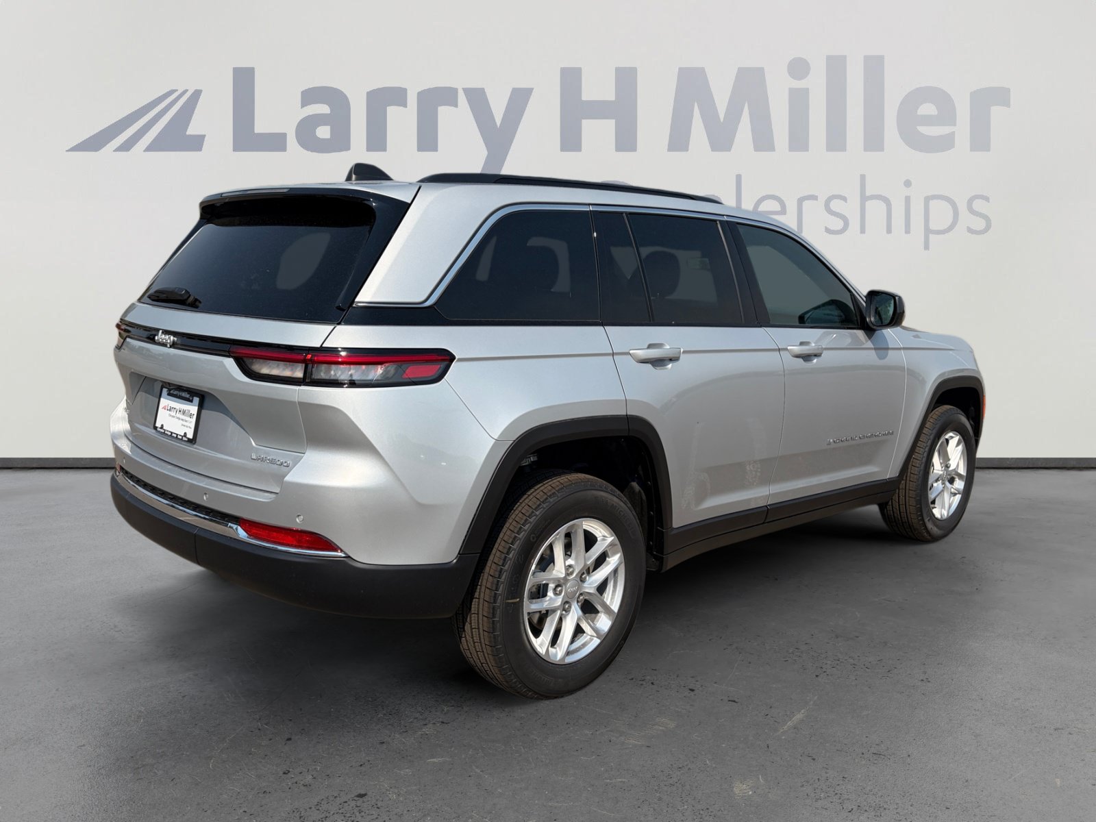 New 2026 Jeep Grand Cherokee Laredo AWD/4WD image 6
