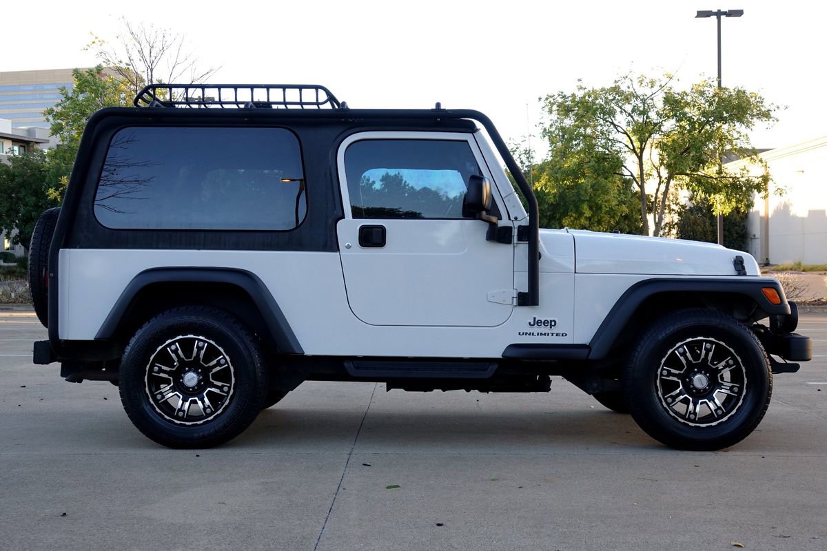 Used 2006 Jeep Wrangler Unlimited w/ Premium Audio Group image 12