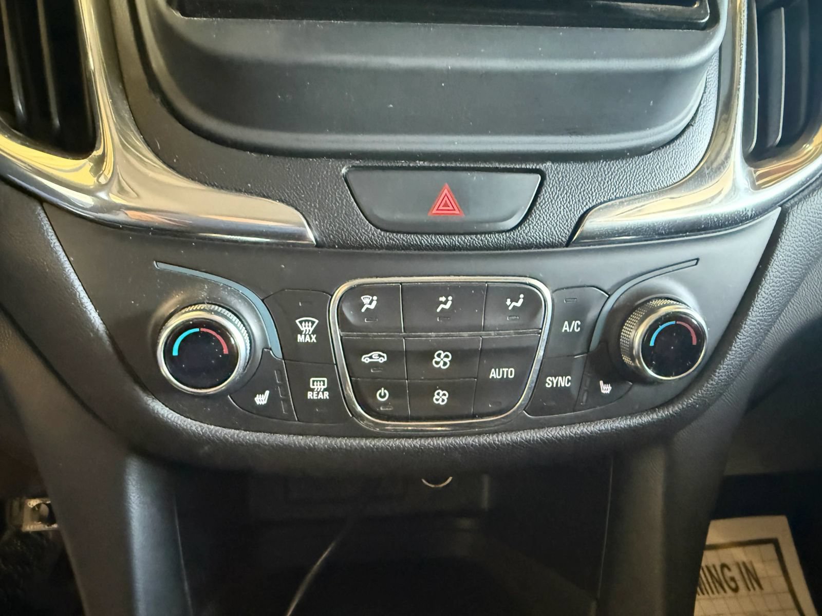 Used 2020 Chevrolet Equinox LT FWD image 17