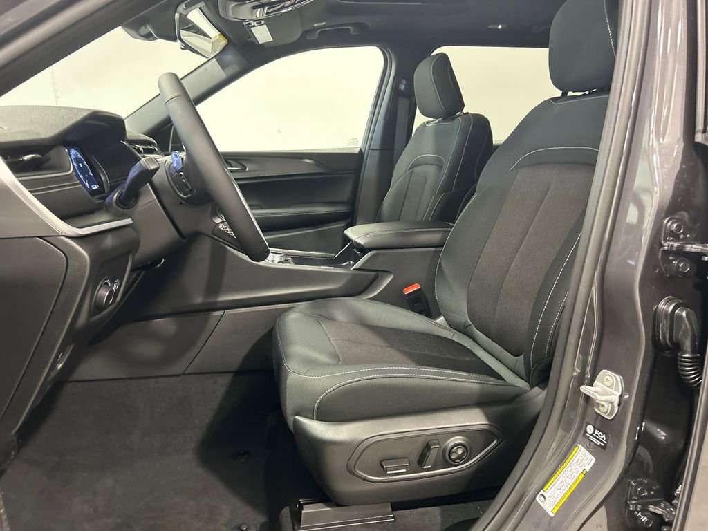 New 2026 Jeep Grand Cherokee L Laredo image 15