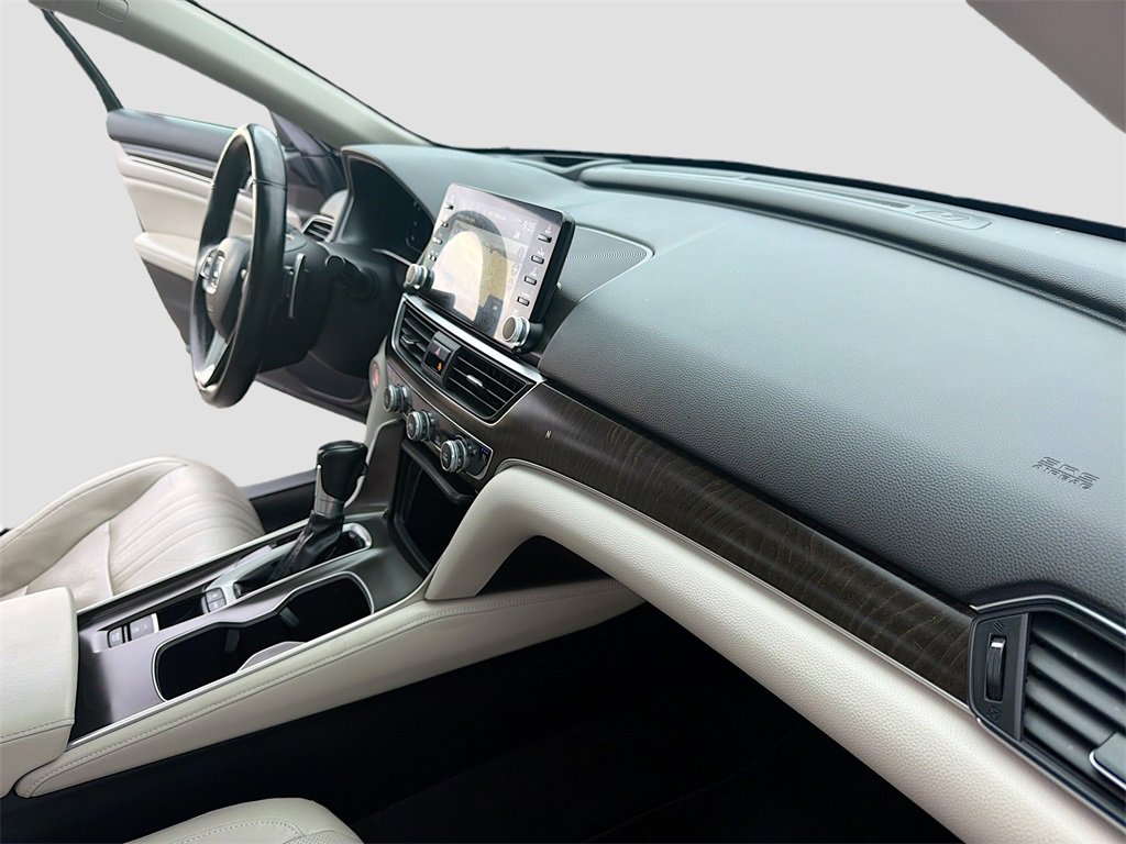 Used 2018 Honda Accord Touring image 30