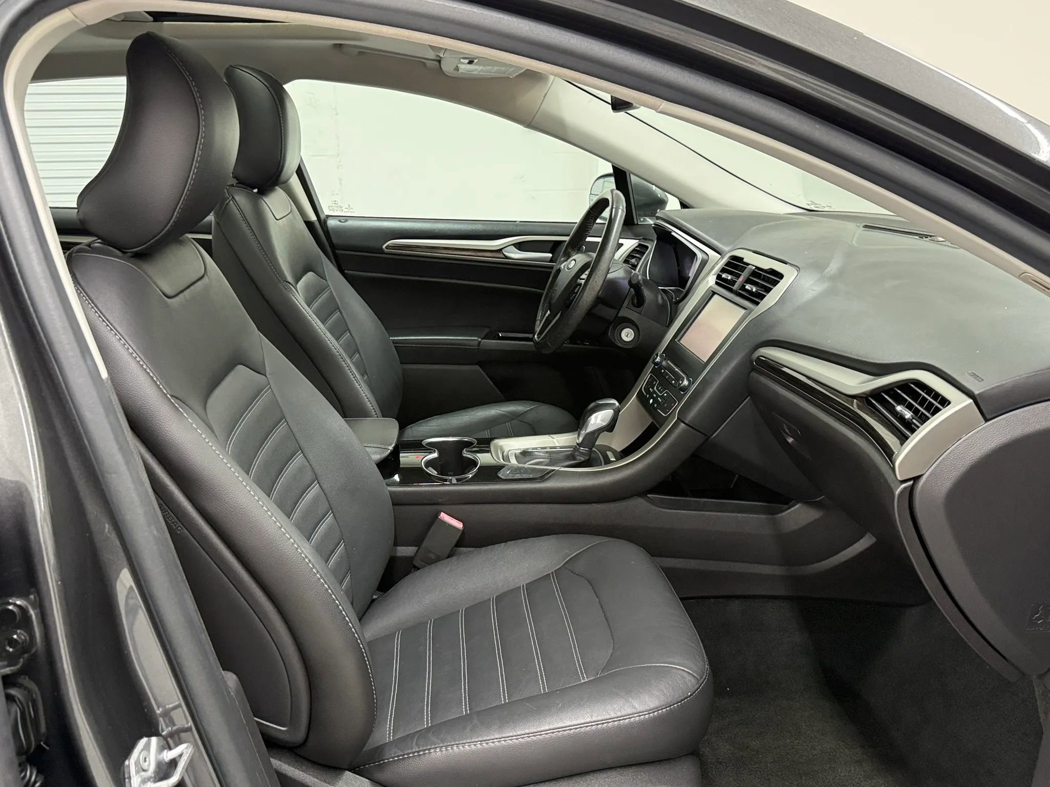 Used 2016 Ford Fusion SE w/ Equipment Group 202A image 5