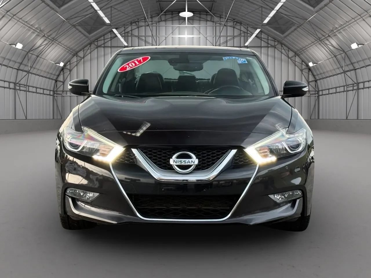 Used 2017 Nissan Maxima Platinum w/ Interior Lighting Package FWD image 2