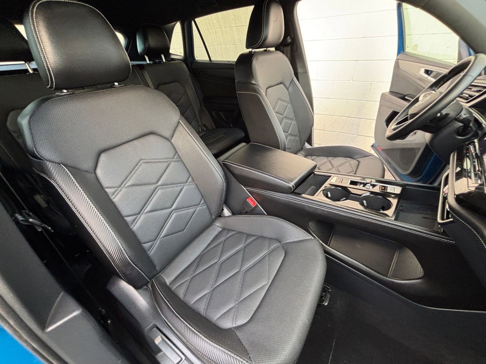 Used 2025 Volkswagen Atlas Cross Sport SE image 36