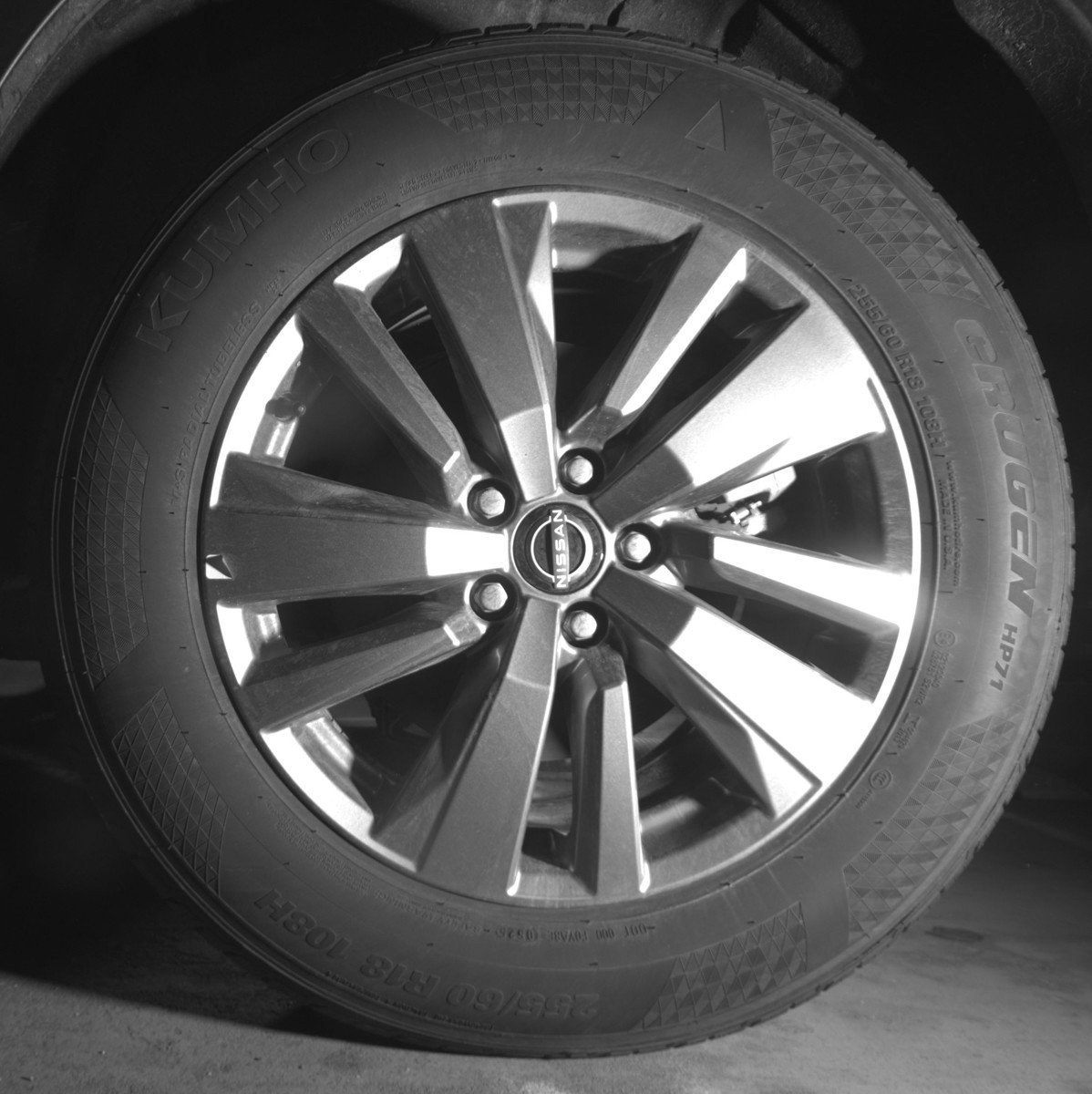 Used 2025 Nissan Pathfinder SV image 14