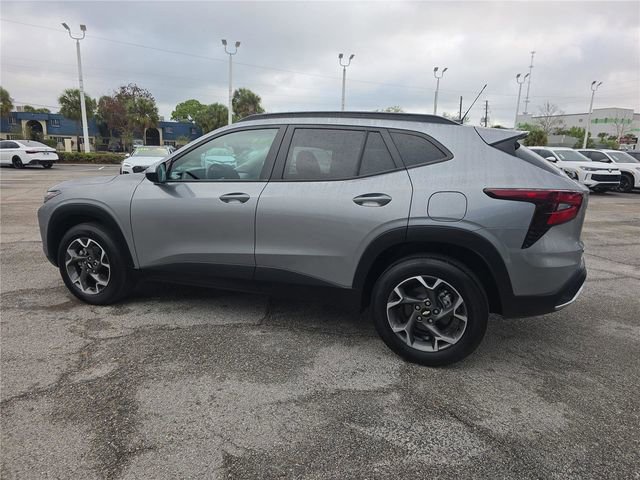 Used 2024 Chevrolet Trax LT w/ Driver Confidence Package image 5