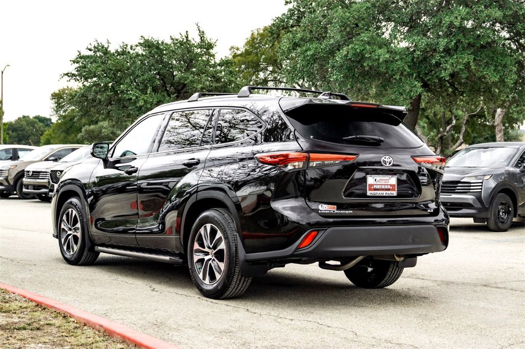 Used 2022 Toyota Highlander XLE image 7