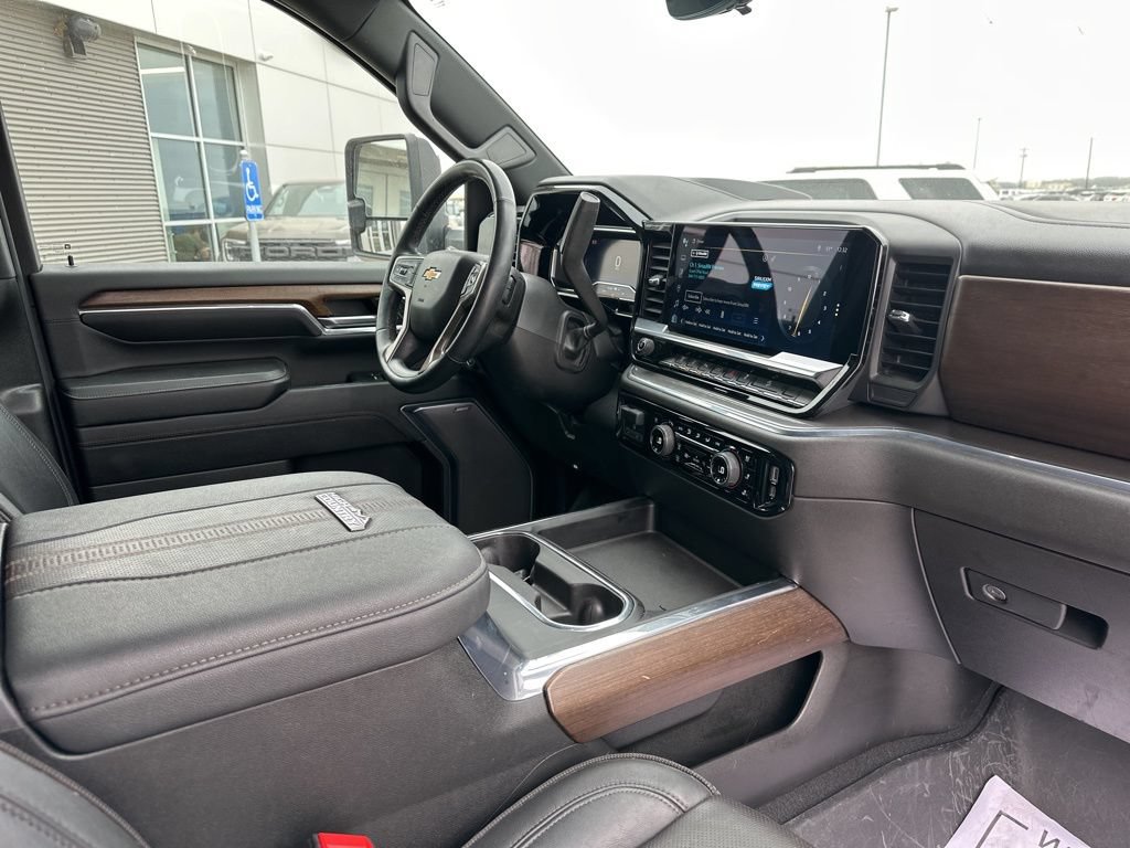 Used 2024 Chevrolet Silverado 2500 High Country w/ Technology Package AWD/4WD image 36