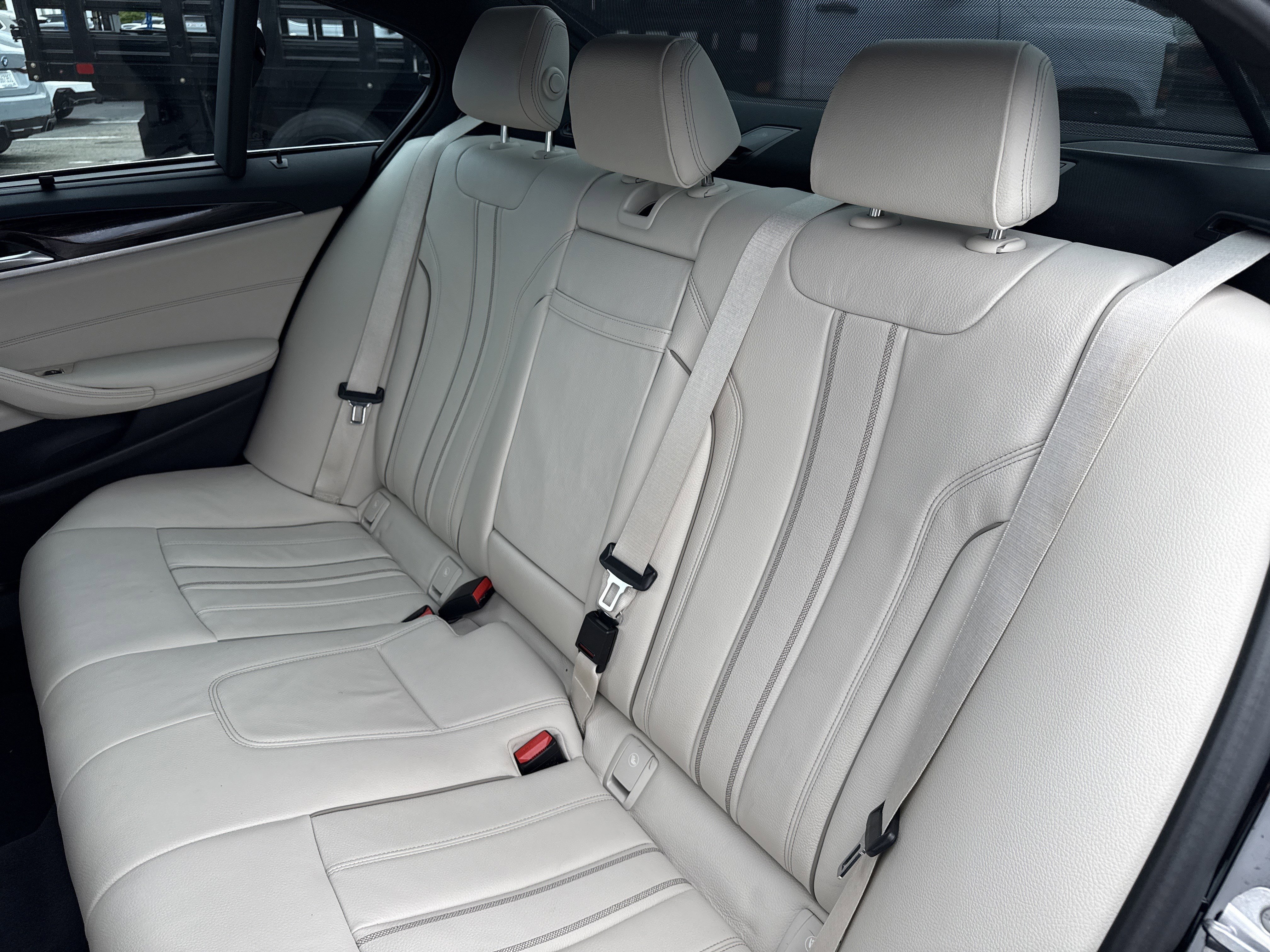 Used 2021 BMW 530i w/ Premium Package RWD image 31