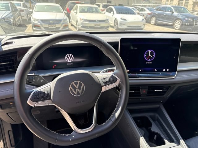 Used 2025 Volkswagen Tiguan SE FWD image 6