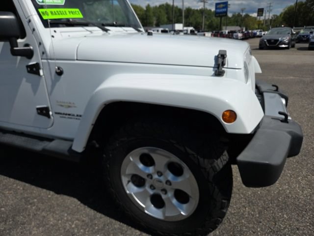 Used 2015 Jeep Wrangler Unlimited Sahara w/ Connectivity Group AWD/4WD image 24
