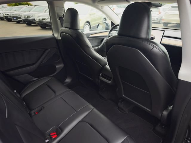 Used 2025 Tesla Model Y Long Range AWD/4WD image 56