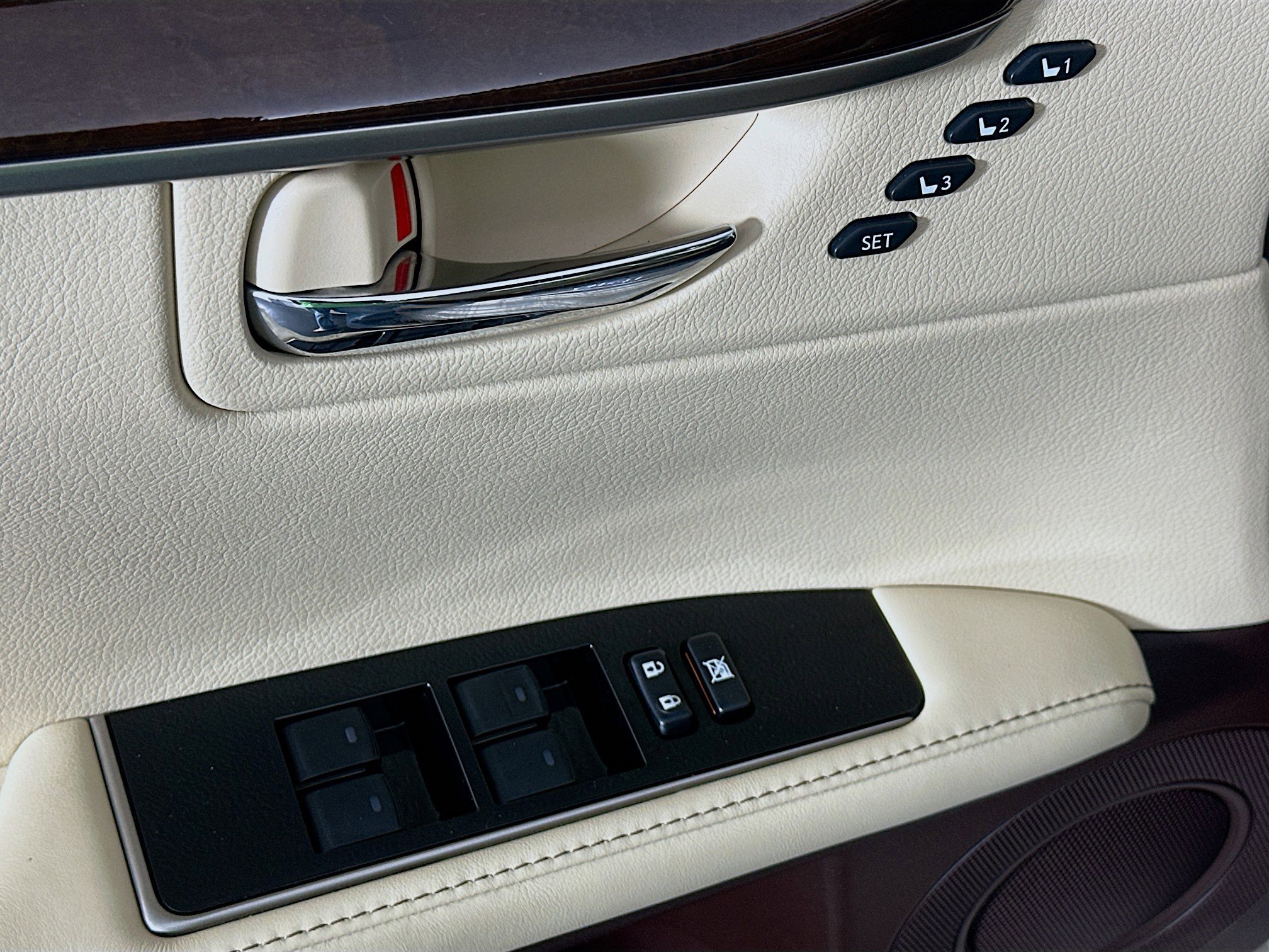 Used 2016 Lexus ES 350 w/ Luxury Package w/Wood Trim FWD image 15